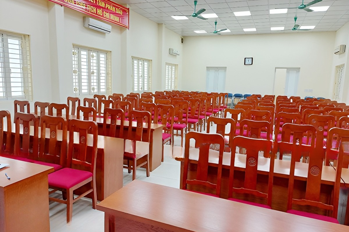 Cung cấp bàn ghế hội trường cho ủy ban nhân dân thành phố đồng xoài